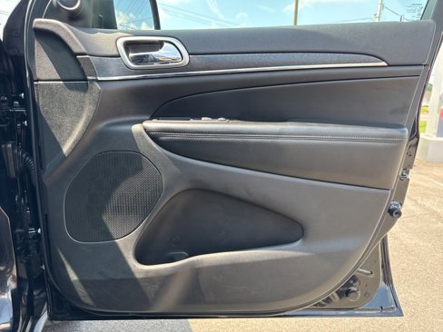 Used 2018 Jeep Grand Cherokee Limited image 24