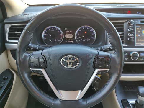 Used 2018 Toyota Highlander Plus image 14
