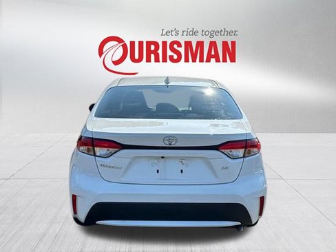Used 2022 Toyota Corolla LE image 3