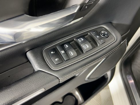 Used 2019 RAM 1500 Laramie w/ Sport Appearance Package image 12