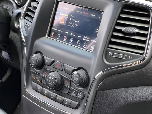 Used 2018 Jeep Grand Cherokee Laredo image 31