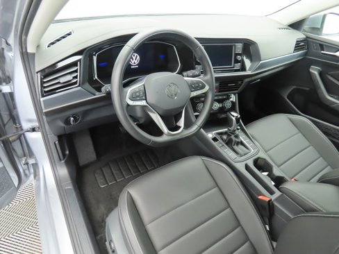 Certified 2024 Volkswagen Jetta SE image 10
