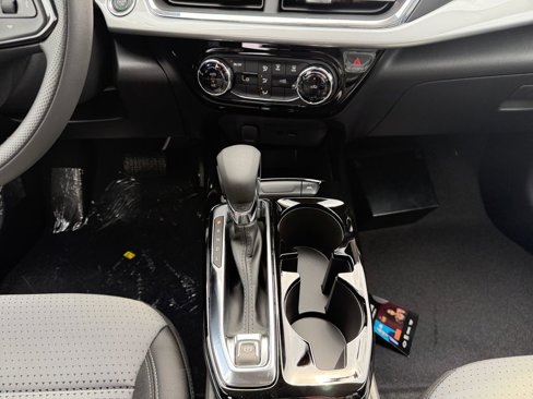 New 2025 Chevrolet Trax LT image 11