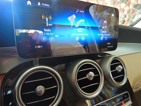 Used 2021 Mercedes-Benz GLC 300 4MATIC w/ Premium Package image 16