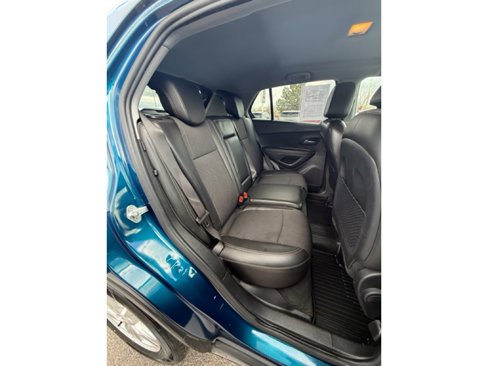 Used 2020 Chevrolet Trax LT w/ LT Convenience Package image 16