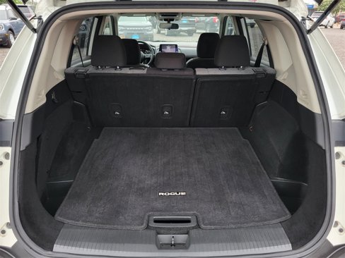 Used 2021 Nissan Rogue SV image 9