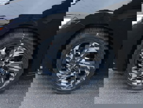 New 2025 Hyundai Elantra Limited image 9