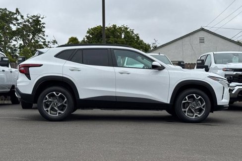 New 2025 Chevrolet Trax LT image 3
