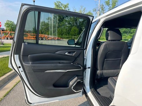 Used 2024 Chevrolet Traverse RS image 37