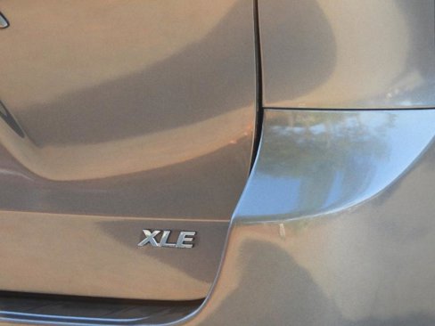 Used 2014 Toyota Sienna XLE image 7