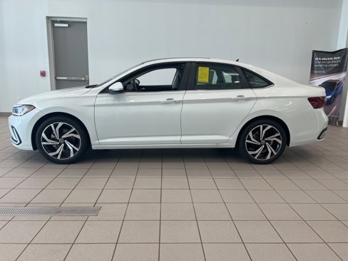 New 2025 Volkswagen Jetta SEL image 4