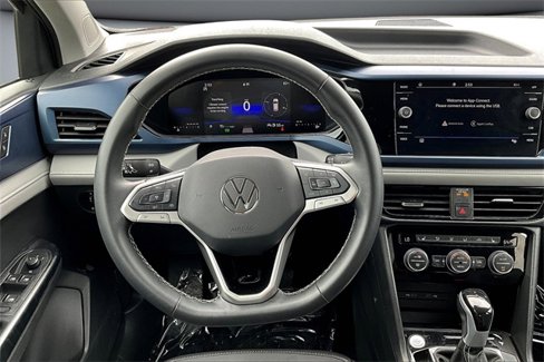 Used 2024 Volkswagen Taos SE image 8
