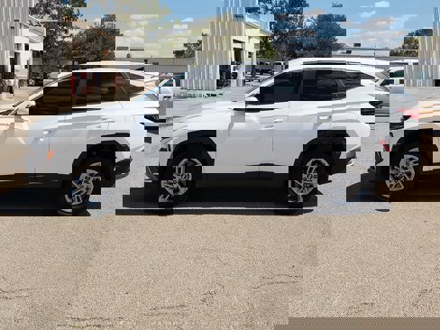 Used 2025 Hyundai Tucson SE image 2