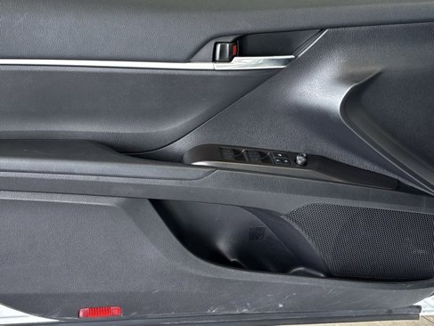 Used 2022 Toyota Camry SE image 14