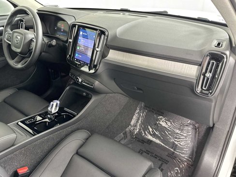 Certified 2025 Volvo XC40 B5 Plus image 27