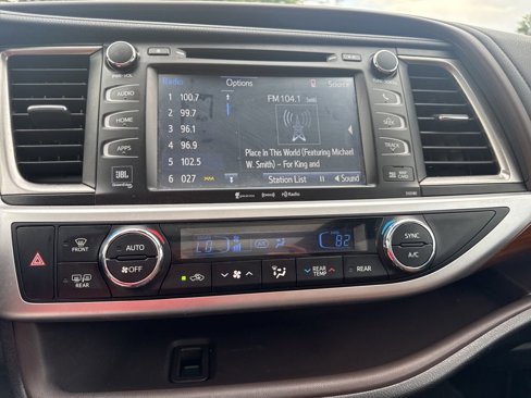 Used 2018 Toyota Highlander Limited Platinum image 15