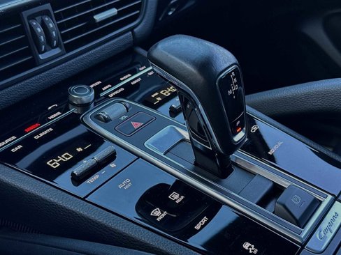 Used 2021 Porsche Cayenne image 23