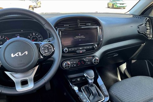 Used 2022 Kia Soul EX image 6