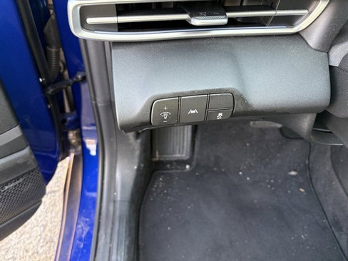 Certified 2023 Hyundai Elantra Limited w/ Preferred Accessory Package image 9