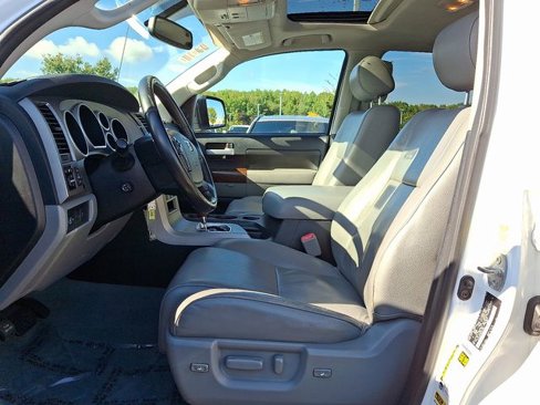 Used 2010 Toyota Tundra Limited image 14