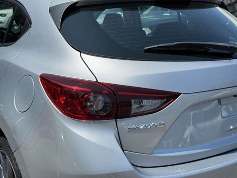 Used 2018 MAZDA MAZDA3 Touring image 10