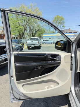 Used 2018 Dodge Grand Caravan SXT image 9