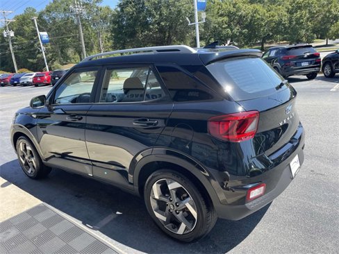 Certified 2022 Hyundai Venue SEL w/ Cargo Package image 4