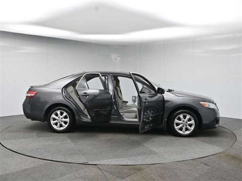 Used 2011 Toyota Camry image 38