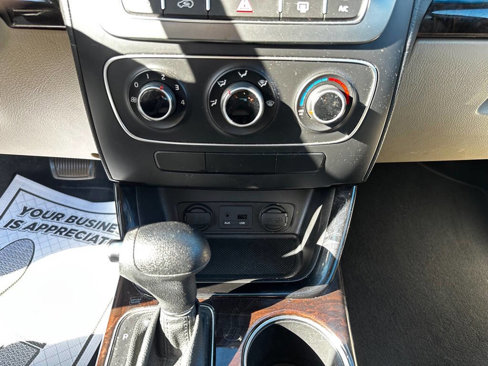 Used 2015 Kia Sorento LX image 16