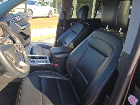 Used 2024 Ford Explorer XLT w/ Equipment Group 202A image 14