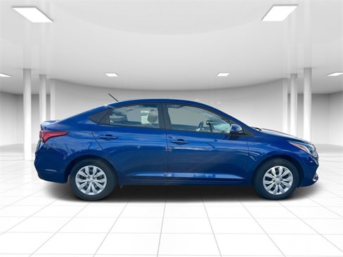 Used 2022 Hyundai Accent SE image 2