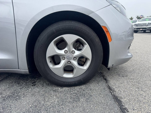 Used 2017 Chrysler Pacifica LX w/ Tire & Wheel Group image 12