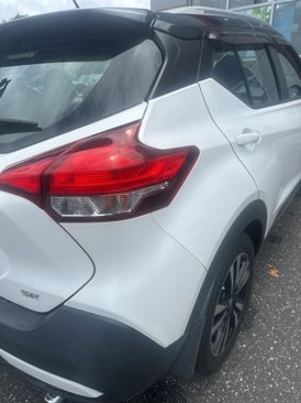 Used 2019 Nissan Kicks SR w/ SR Premium Package image 10