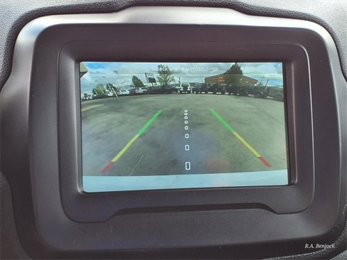 Used 2021 Jeep Renegade Latitude image 19