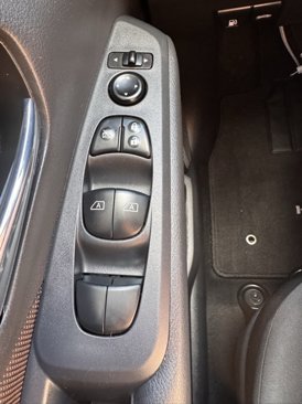 Used 2021 Nissan Kicks SR image 22