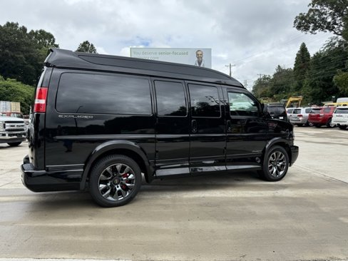 Used 2024 Chevrolet Express 2500 image 4