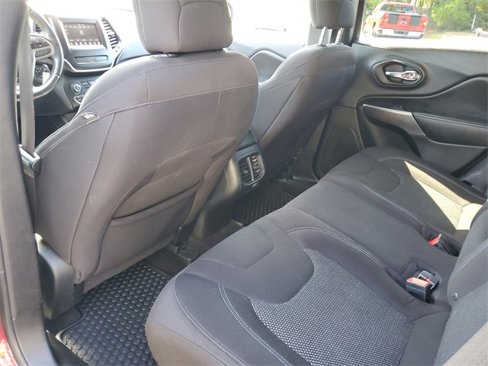 Used 2019 Jeep Cherokee Latitude w/ Cold Weather Group image 13
