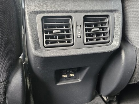 Used 2021 Toyota Venza LE w/ Carpet Mat Package (TMS) image 17