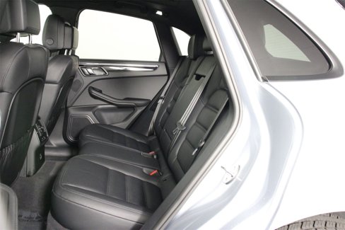 Certified 2025 Porsche Macan image 33