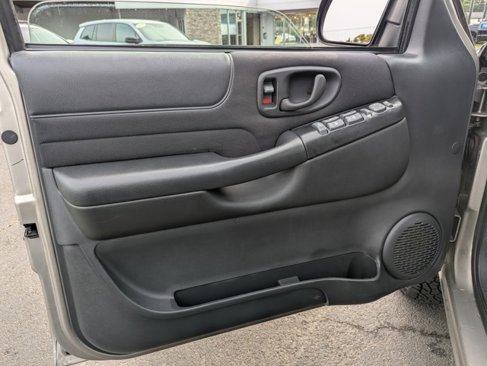 Used 2003 Chevrolet Blazer LS w/ Preferred Equipment Group image 10
