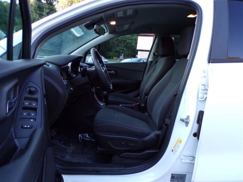 Used 2020 Chevrolet Trax LS w/ Fleet Convenience Package image 14