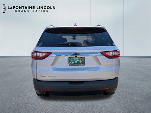 Used 2020 Chevrolet Traverse LT w/ Driver Confidence II Package image 4