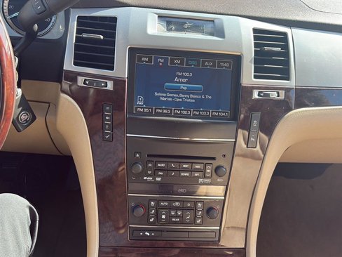 Used 2012 Cadillac Escalade Luxury image 12