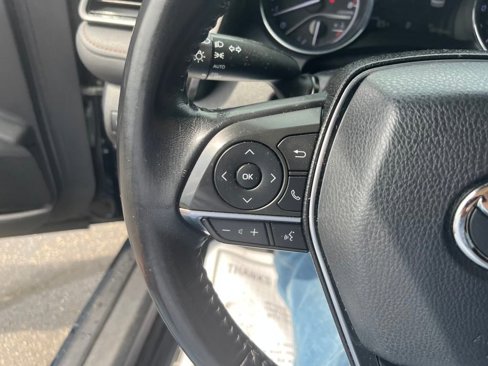 Used 2019 Toyota Camry XLE image 11