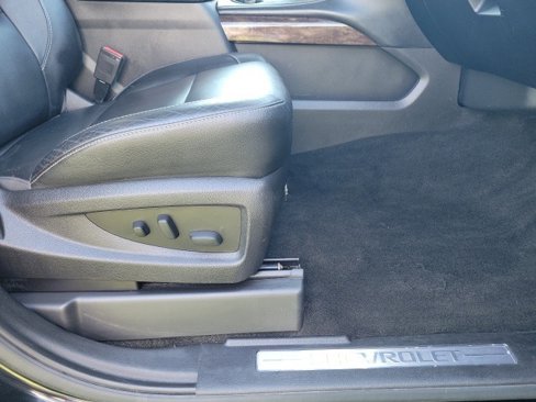 Used 2016 Chevrolet Suburban LT image 19
