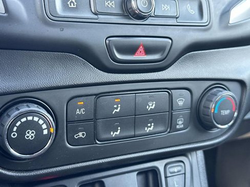 Used 2021 GMC Terrain SLE image 25