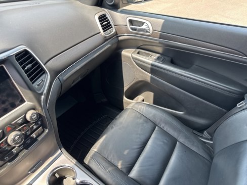 Used 2018 Jeep Grand Cherokee Limited image 34