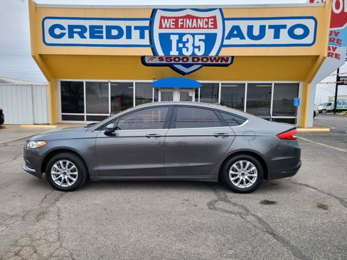 Used 2017 Ford Fusion SE image 1