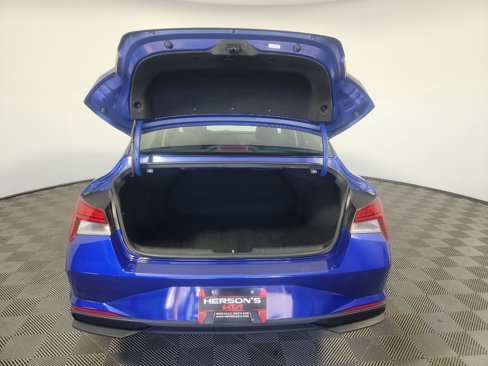 Used 2022 Hyundai Elantra Blue image 6