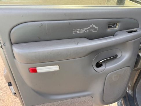 Used 2001 GMC Yukon XL Denali image 14